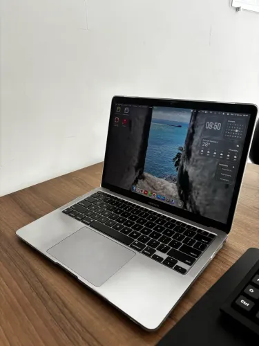 Macbook M1 8GB + 250GB armazenamento 