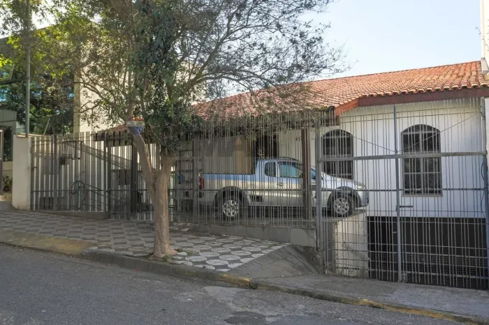 Casa para venda com 5 quartos, salão de festas, churrasqueira e pomar no Jardim Europa, So