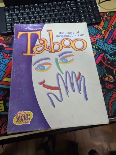 Jogo de Tabuleiro - TABOO (versão inglês)
