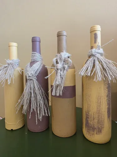 Garrafas decorativas coloridas com sisal
