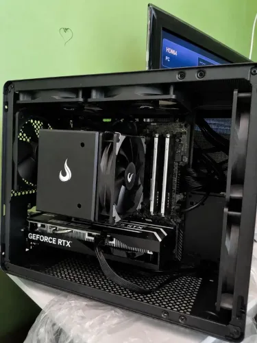 PC GAMER  ALL BLACK