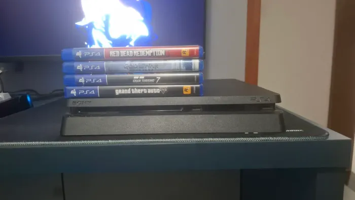 Playstation 4 1TB + GTA 5, Red Dead Redemption, God Of War Ragnarok + Gran turismo