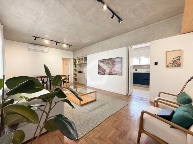 Apartamento totalmente reformado à venda na Vila Mariana