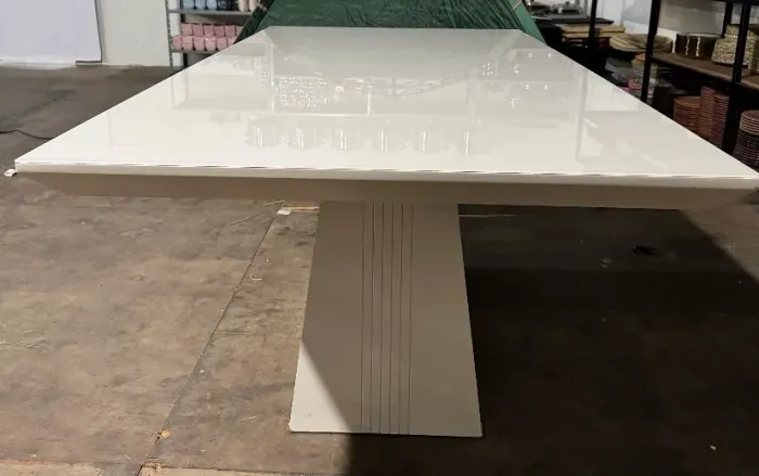 Mesa de 2x1 com tampo de vidro