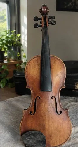 Violino de Madeira Restaurado - Acabamento Marrom escuro