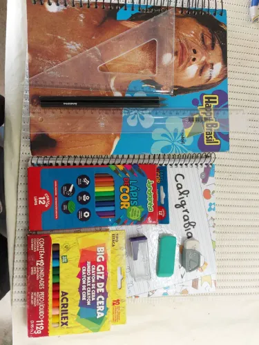 Kit material escolar usado