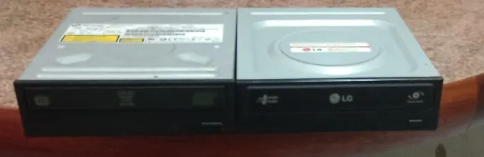 Dois Drivers Combo Sata p/ Computadores func. em perf. estado. 