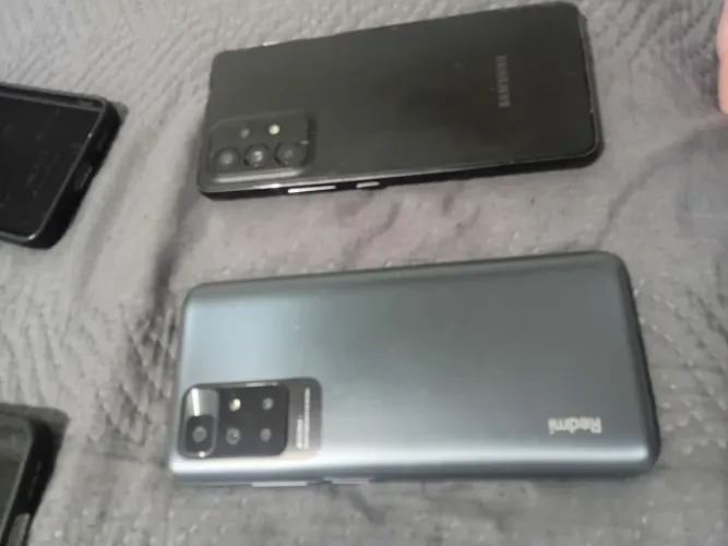 02 celulares...