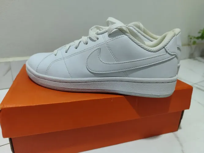Tênis Nike Feminino court Royale 2 NN número 36