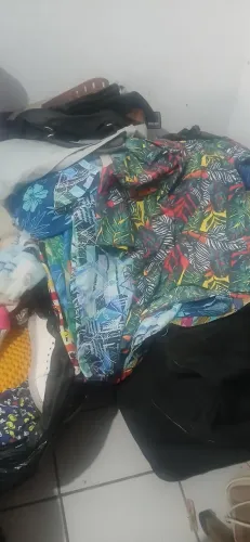 Cinco sacolão de roupas masculino e feminino infanto juvenil.