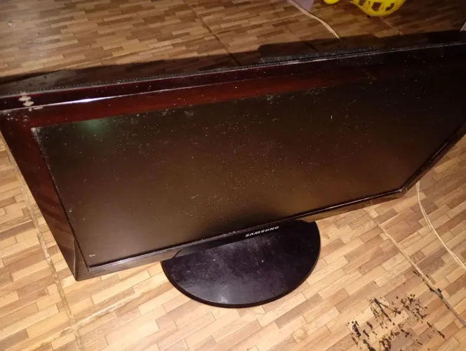 Monitor funcionando só que fonte dele queimou 