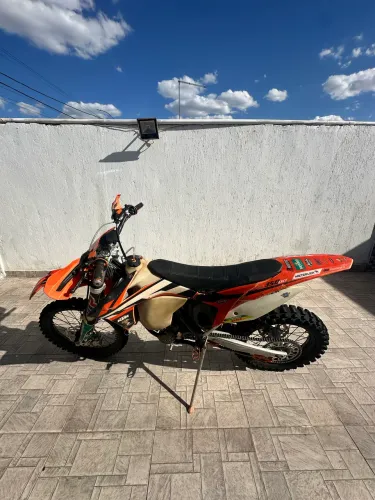Moto de trilha KTM 350