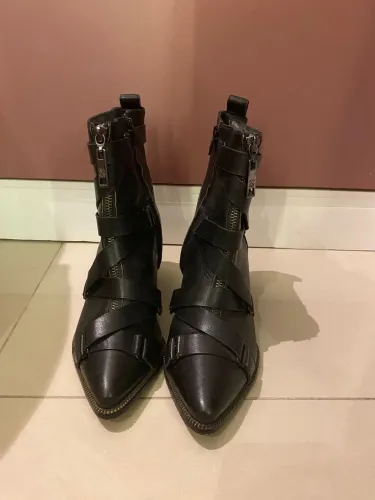 Bota de couro preta- John John