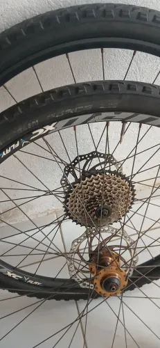 Rodagens com k7 .cubos rolamento. Pneus Pirelli