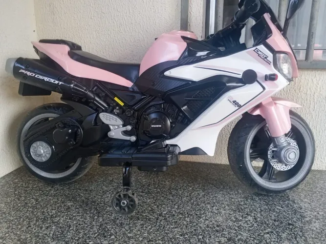 Moto elétrica infantil