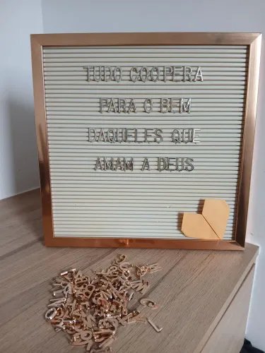 Quadro com letreiro editável 