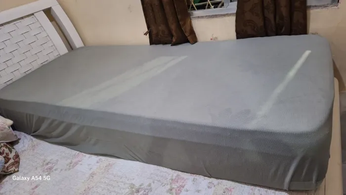 Cama solteira e colchão