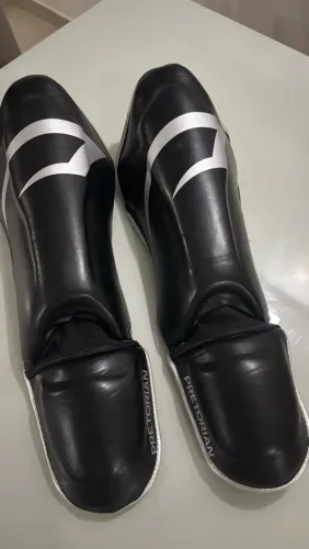 Caneleira de Muay Thai