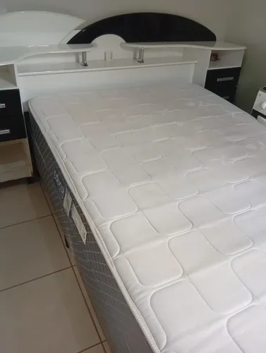 Cama casal normal com cabeceira