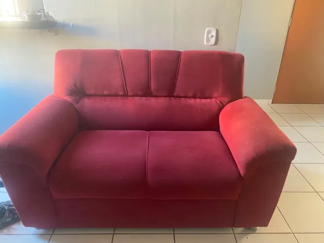 Sofá 2 lugares vermelho/vinho conservado - espuma firme