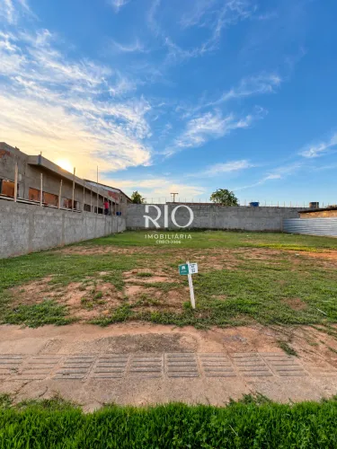 Lote de esquina à venda no Residencial Jardins de Itália