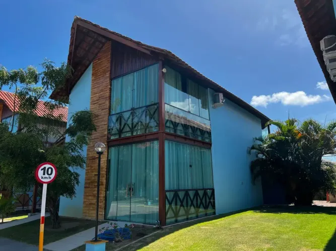 Casa para venda tem 205 metros quadrados com 5 quartos em Carneiros/PE