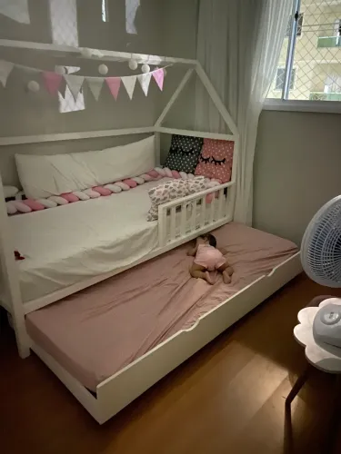 CAMA MONTESSORIANA ACOMPANHA OS DOIS COLCHÕES ORTOBOM E OS ACESSÓRIOS