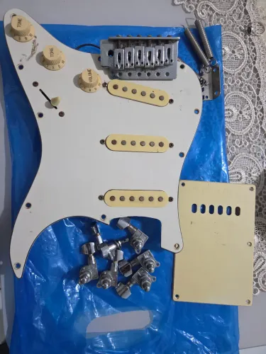 Kit Montagem Stratocaster Squier