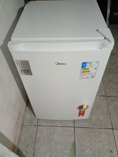 Vendo frigobar Midea