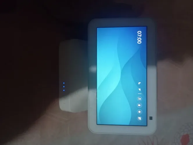 Echo ahow alexa amazon prime 