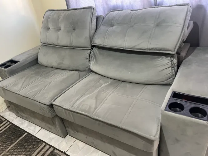 Vendo sofá em estado excelente , super confortável com altura para cabeça