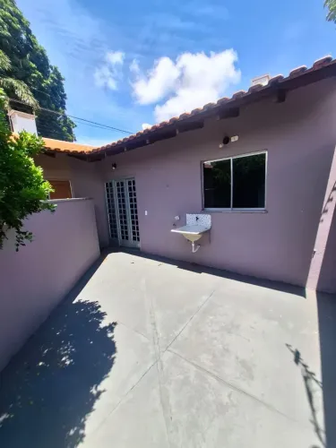 Aluga-se Casa-04 Avenida Tiradentes, 556. 2 Quartos 2 Banheiros