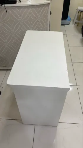 Mesa e cadeira manicure