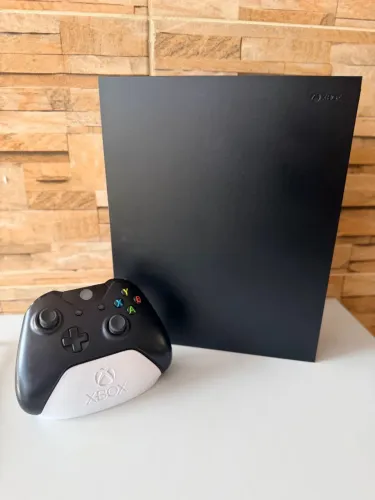 Xbox One X 1TB console 4K + Controle ( aceito cartão / faço envio )
