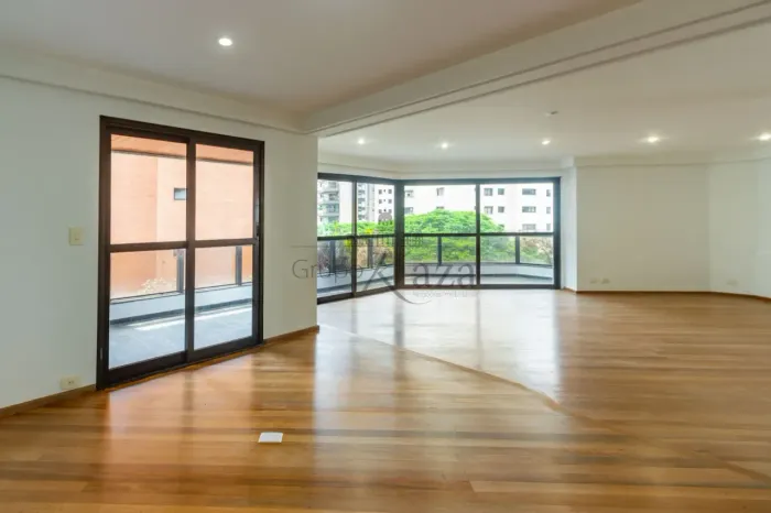 Apartamento - Moema Pássaros - 3 Suítes - 242m².