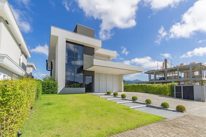 Casa Condomínio Golf Club | 4 Suítes | Mobiliada e Decorada | 600 m²