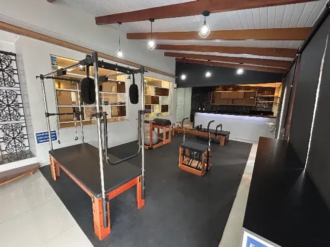 VENDO ESTÚDIO DE PILATES COMPLETO ARKTUS- MENOS DE 1 ANO DE USO- ESTADO DE NOVO