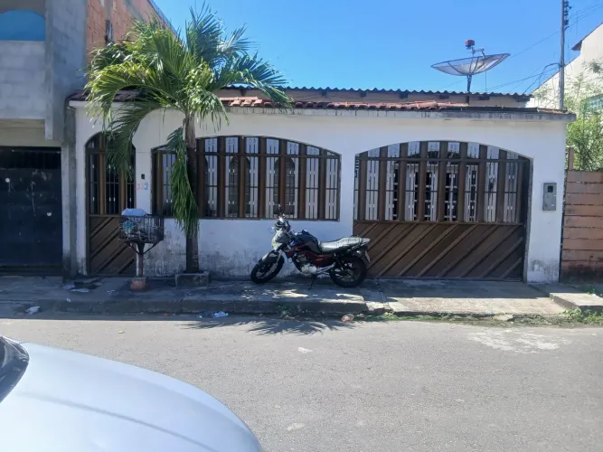 Vende-se casa no Conjunto Industriário