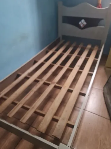 Cama solteiro sem colchão