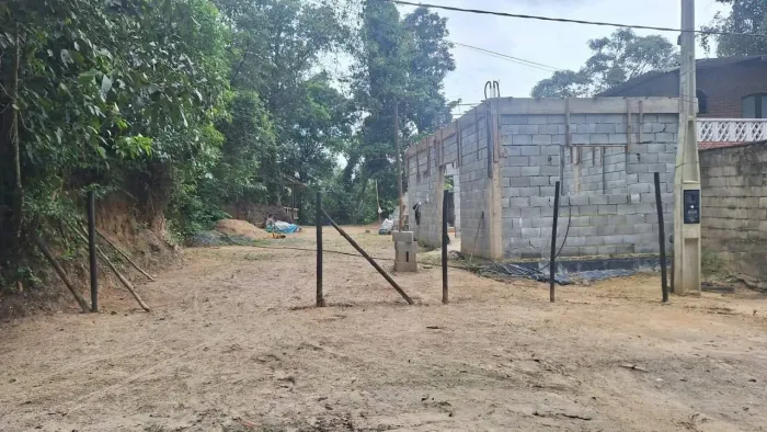 CASA PRA TERMINAR JD CORONEL ITANHAEM SP LITORAL AREA DE CHACARAS LADO SERRA