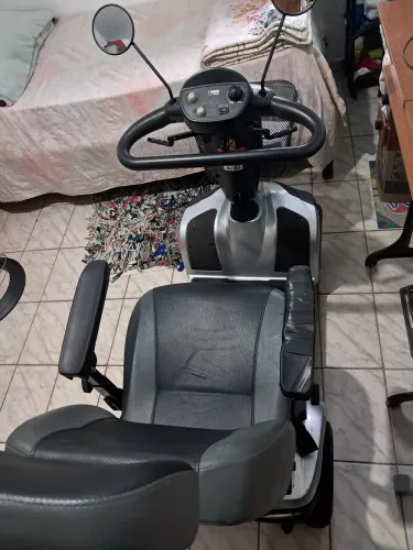 Cadeira de rodas motorizada
