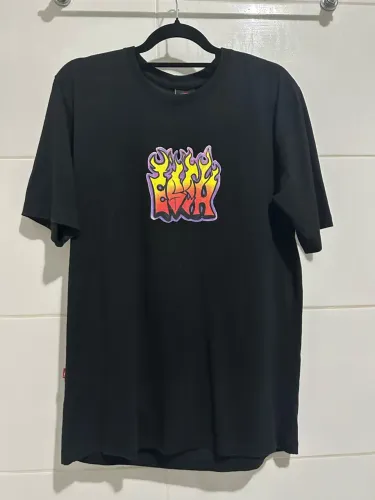 Camiseta Esch Preta Streetwear Estampa Colorida