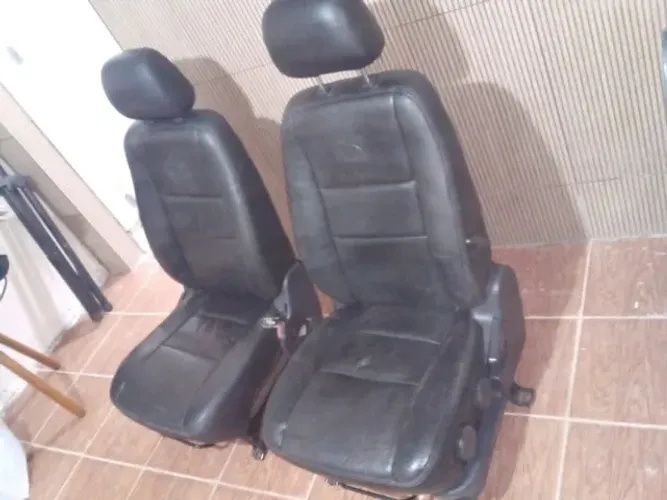 Par de bancos dianteiros de Jac J6, de couro, serve para adaptação (fusca, jeep, etc)