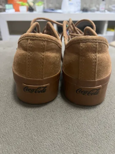 Tênis Coca-Cola em Camurça - Estilo, Conforto e Qualidade!