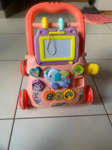Andador infantil de empurrar