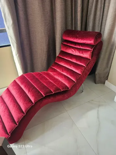 Recamier Divã Estofada Psicologia Consultório cor vermelho cereja.