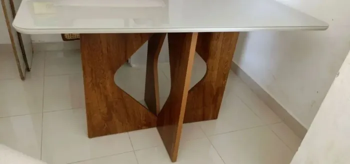 Mesa de jantar com 4 cadeiras