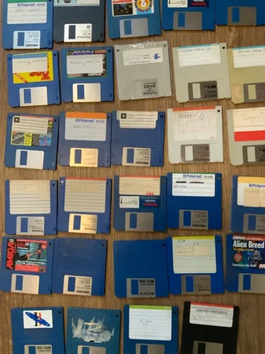 Lote com 29 Disquetes de Commodore Amiga - Jogos Clássicos e Utilitários (Coleção)