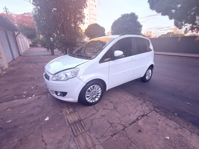 Fiat Idea Attractive 1.4 Fire Flex 8V 5P 2013