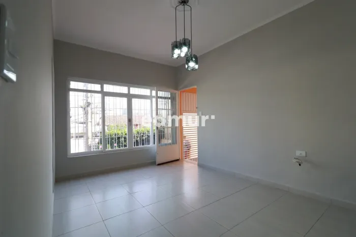 CASA para ALUGUEL com 55m² no bairro Vila Camilópolis com 2 quartos e 0 vagas. Santo André